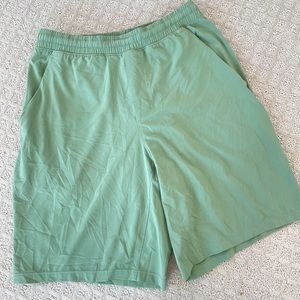 Lululemon Mens Short Light Green Medium pace breaker 9 inch